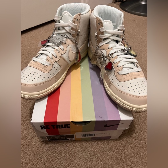 NIKE “BE TRUE” TERMINATOR HIGH BT WOMENS SIZE 7 SUMMIT WHITE/SANDDRIFT WHITE - Picture 4 of 11